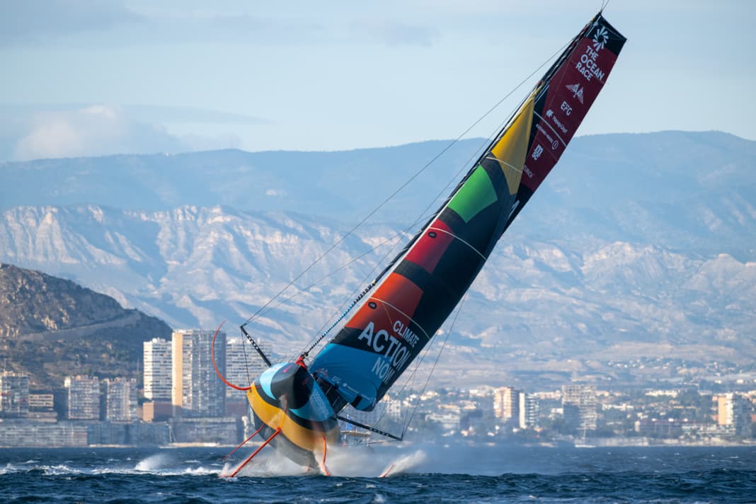 Dieses spektakuläre Bild von Ricardo Pinto ging bereits beim Ocean Race um die Welt. Aufgenommen wurde es schon kurz nach dem Start in Alicante