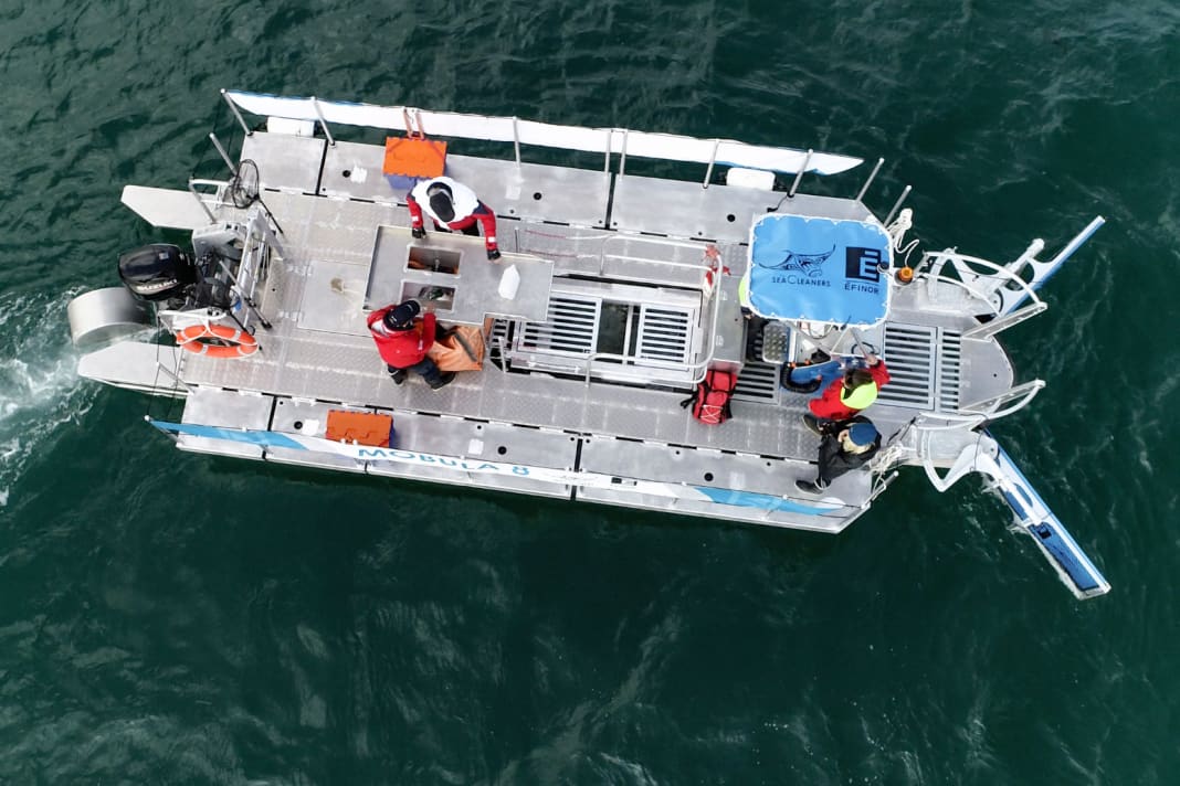 Le "Mobula 8" des Sea Cleaners a commencé son travail