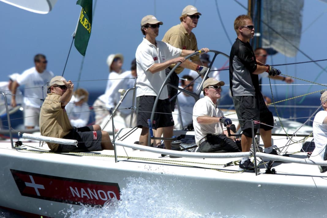 Le "Nanoq" avec le prince héritier danois Frederik à la barre en action le 01.03.2005 lors de la deuxième course du championnat du monde de Farr-40 à Sydney