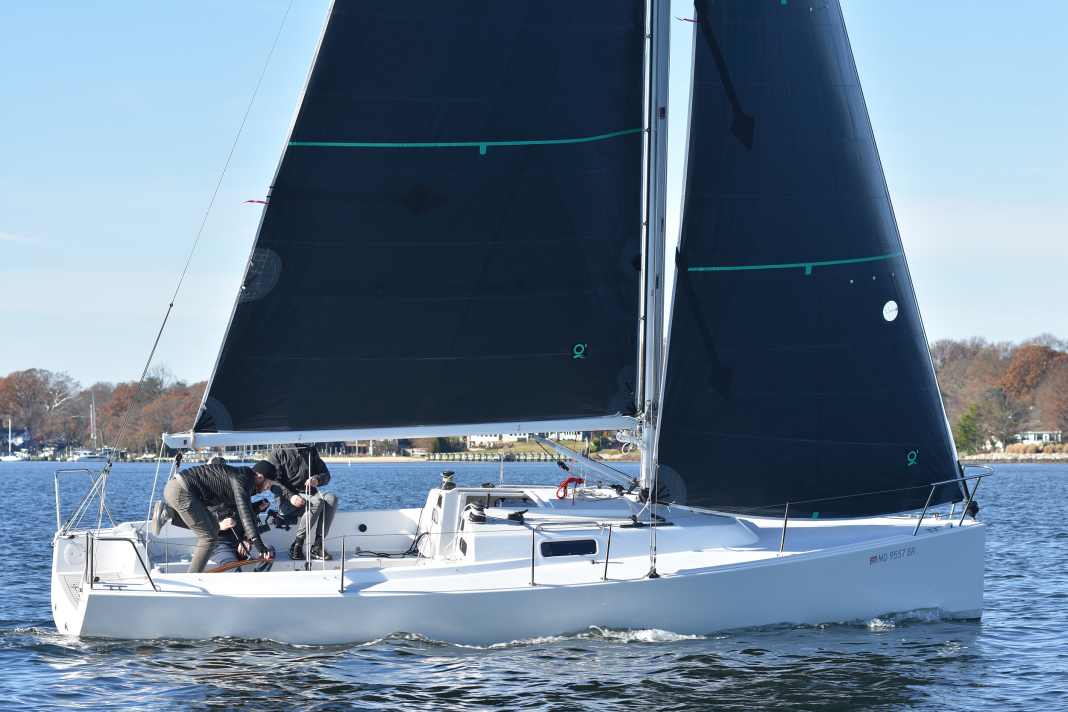 Le laminé Electra est optimisé pour la coupe triradiale, grâce à sa surface grise mate, il ressemble presque à une membrane.