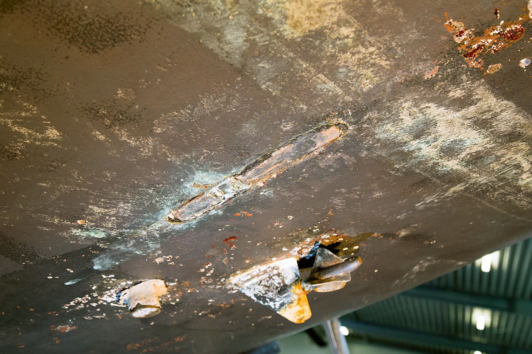 Dopo aver rimosso la macchina, il tubo di poppa non è stato rimosso, ma solo sigillato provvisoriamente con un pezzo di legno. Una potenziale perdita