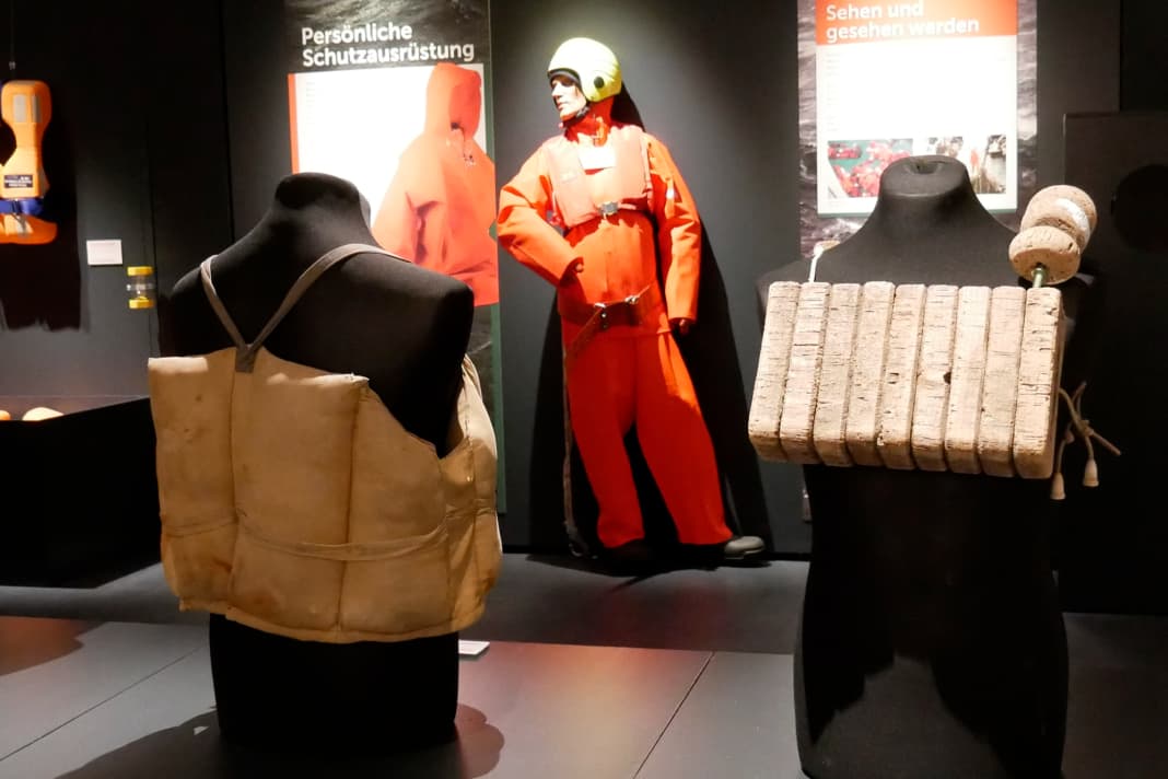 Historic lifejackets and numerous exhibits from the history of seafaring can be seen in the "Windstärke 10" museum in Cuxhaven
