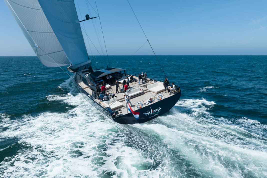 Die 47 Meter lange Alu-Carbon-Slup aus den Royal-Huisman-Hallen zeigte sich auf der Nordsee antriebsstark und gleitfreudig