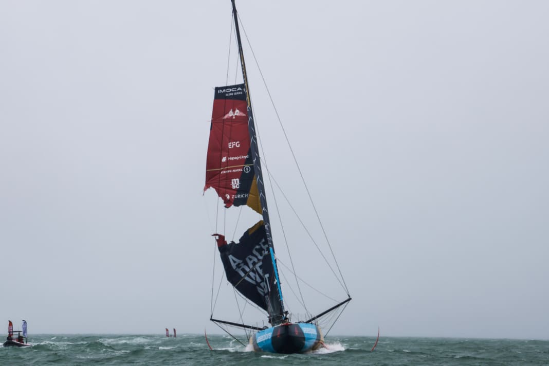 A moment of shock after crossing the finish line: the mainsail of the "Malizia - Seaexplorer" explodes