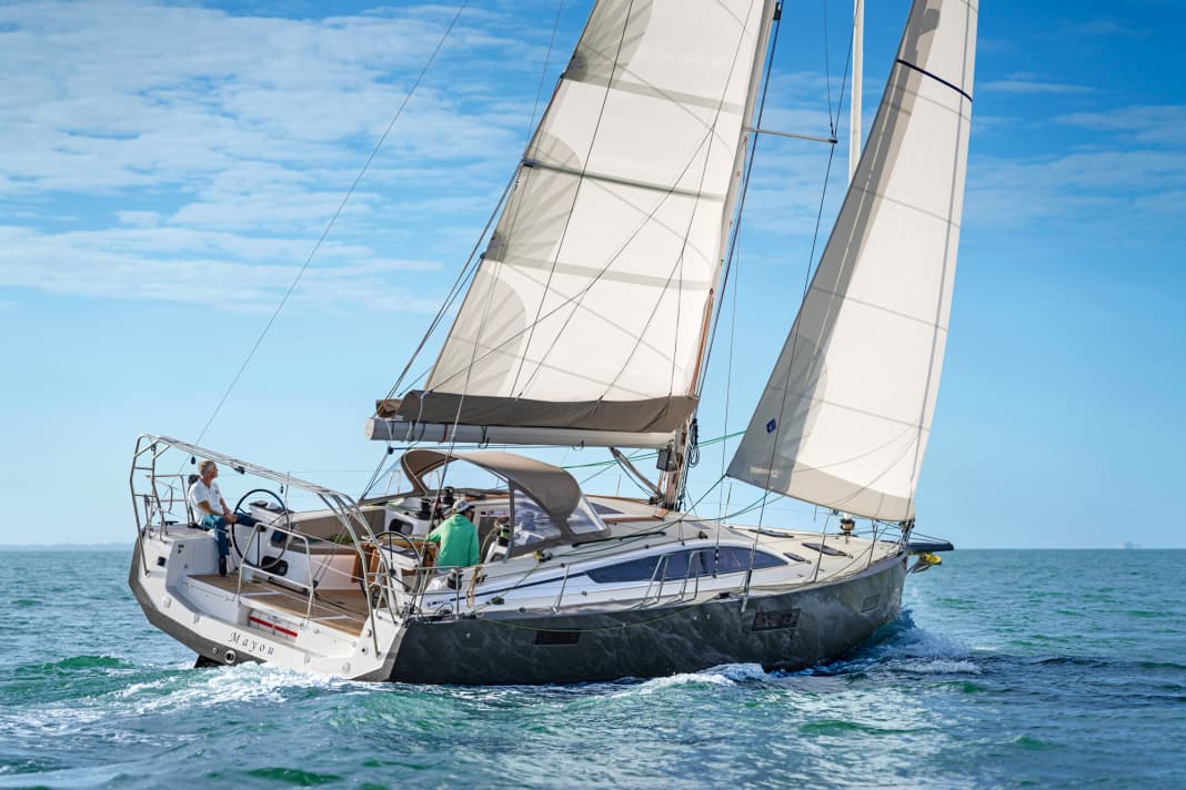 Unpretentious: The RM 1380 looks good and sails strongly. The curved cabin superstructure characterises the modern look