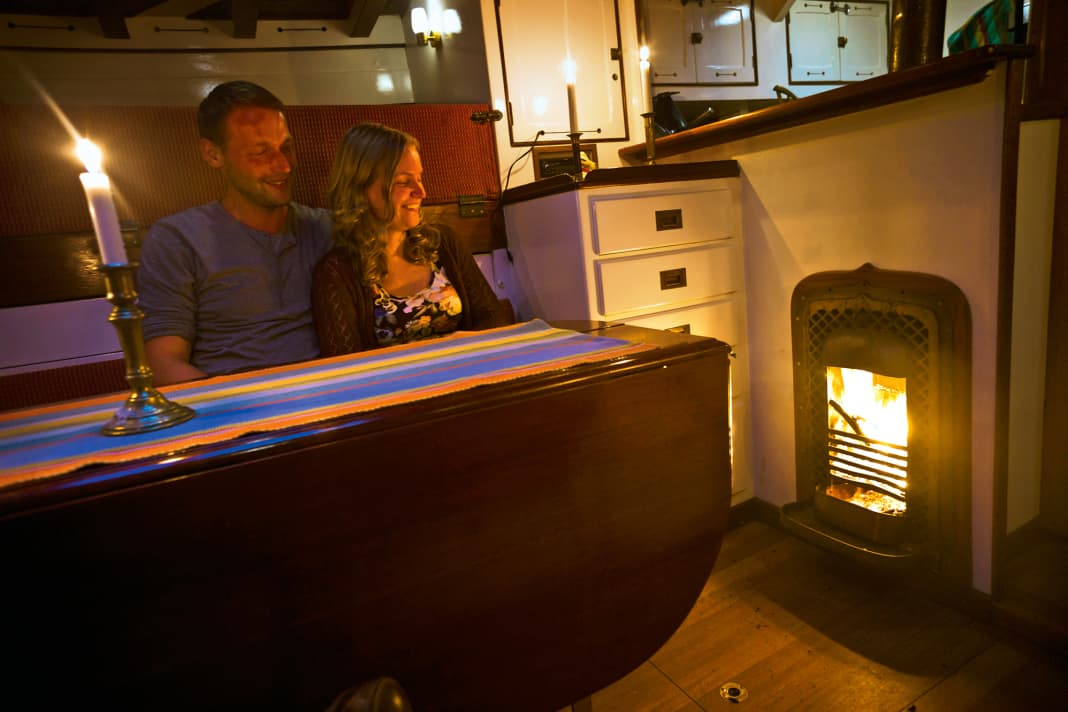 Open fireplace in the saloon of the "Roland von Bremen", Bermuda yawl from 1936