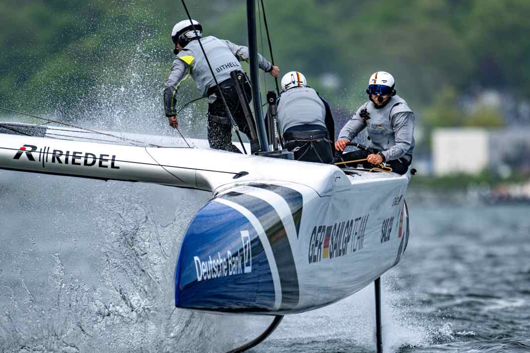 Erik Heil è il primo pilota tedesco nel SailGP. Collabora con il team Germany SailGP di Thomas Riedel e Sebastian Vettel per fare carriera nel campionato di vela.