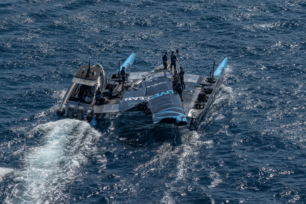 The destroyed rig of the New Zealanders a year ago, a similar fate has now befallen the training boat in Bermuda