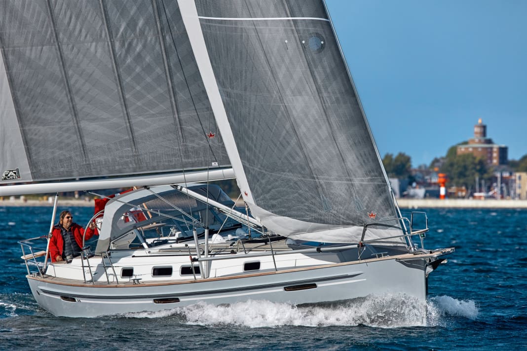 The new ship is a derivative of the Saare 38, and the deck layout and interior have been adapted to the small crew