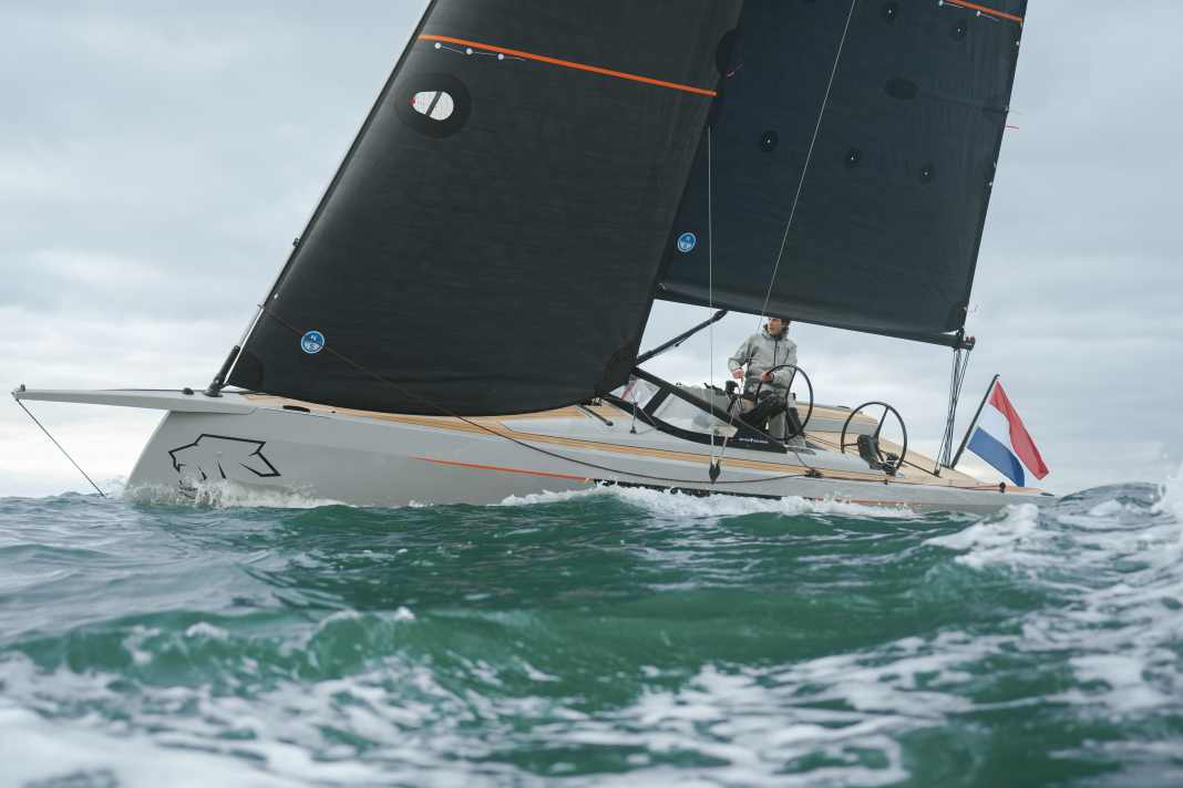 Performs well in the test. Construction number one of the Saffier SE28 Leopard during the first trial run on the North Sea.