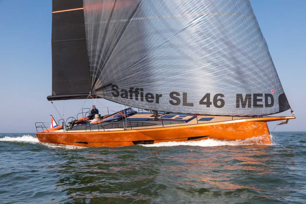 Sporty, performance-orientated hull lines characterise the design. The bow section remains relatively slim in comparison. The new SL 46 is also clearly a typical Saffier.