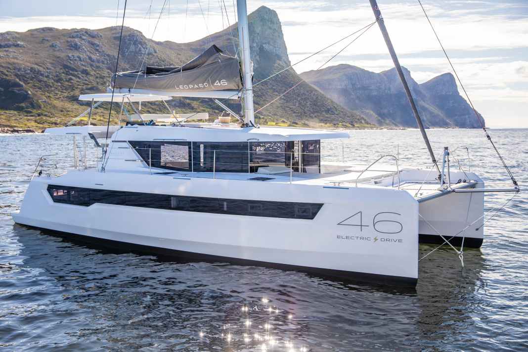 Large windows, high hulls, maximum volume. The Leopard 46 is also clearly designed for cosy touring sailing