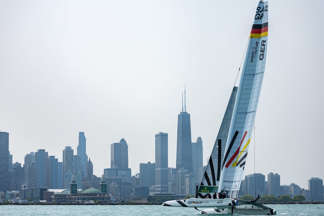 Der deutsche F50-Katamaran beim Training für seine Premiere vor Chicago