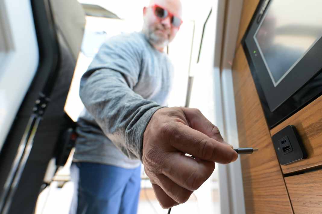 Dank lackierter Platine soll die TILE-USB-Steckdose dem Seeklima gewachsen sein