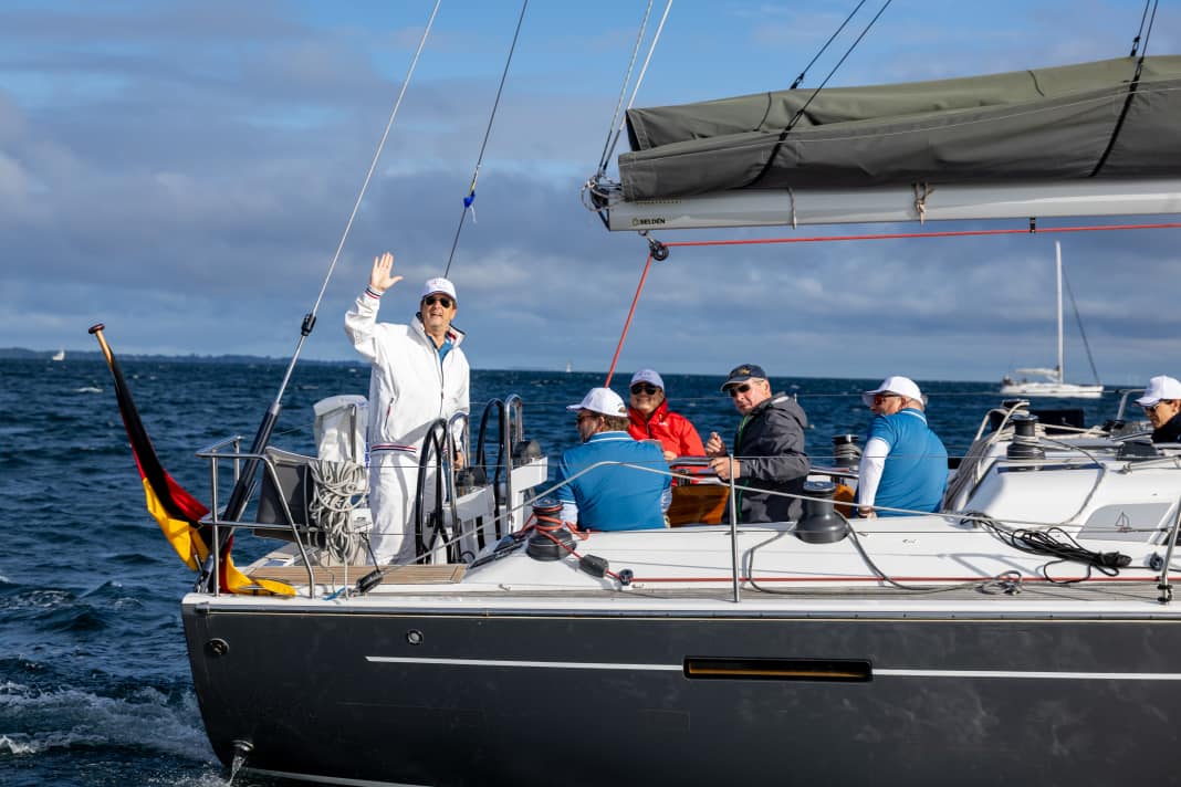 Best regards: Christian Gast, aboard the "Sixpack".