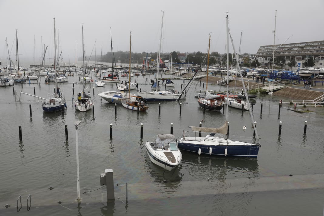 Le bassin du port olympique de Schilksee était clairement dévasté par la marée de tempête.
