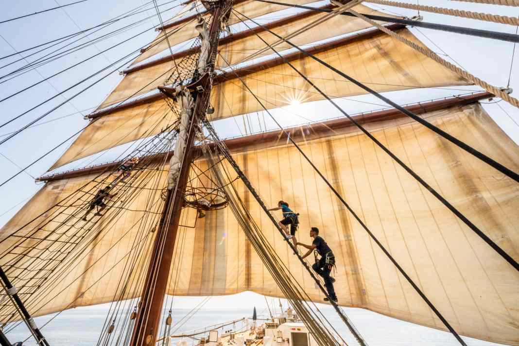 En Turquie, Reviva Refit fabrique quatre nouveaux mâts en acier pour le quatre-mâts barque « Sea Cloud ».