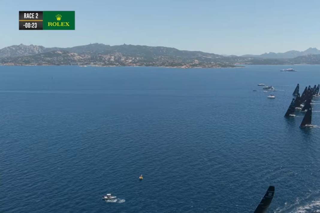23 seconds until the start. ‘Sled’ sails right at the bottom of the screen, past the pin end. The fleet is positioned centre-right.