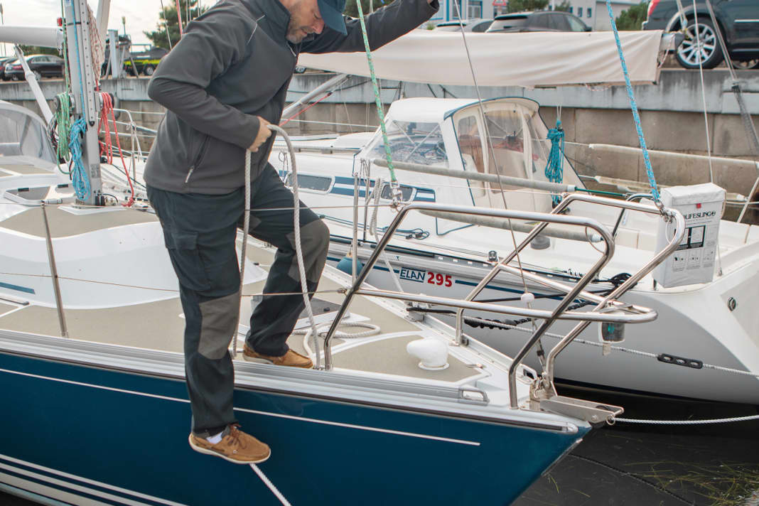 Si l'on est seul à bord, le yacht peut ainsi être rapproché du ponton.