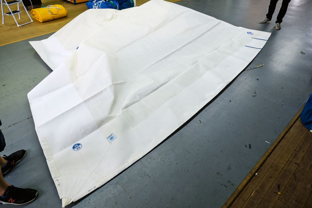 Starting from the taut lower leech, furl the genoa in bays. Think about battens and leech straps beforehand