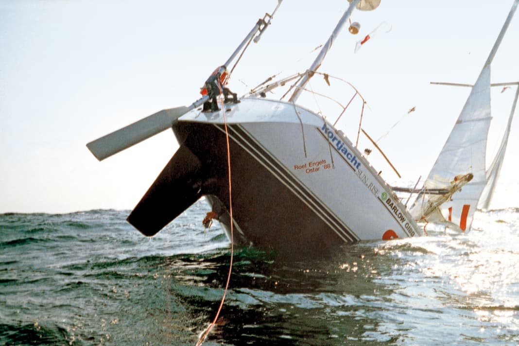 Anche una piccola falla può far affondare grandi yacht in pochi minuti. Tuttavia, si dovrebbe abbandonare solo se prima si è fatto di tutto per salvare la nave.