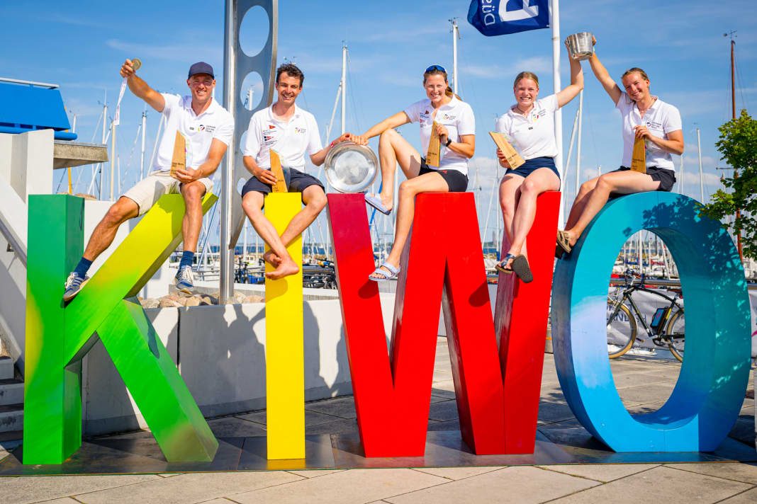 Drei Crews, fünf Sieger: Die deutschen Kieler-Woche-Gewinner der olympischen Halbzeit von rechts nach links: Marla Bergmann, Hanna Wille, Anna Markfort, Simon Diesch und "Basti" Kördel