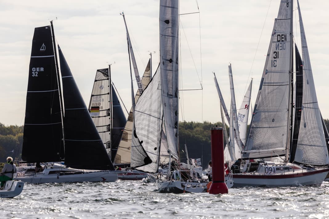 A lot going on: Some of the 397 starters were eliminated at the start.