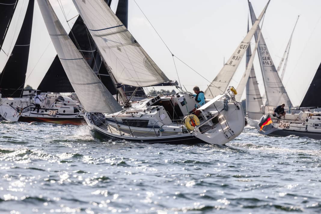 La foule après le signal de départ - le Svendborgsund était bien rempli