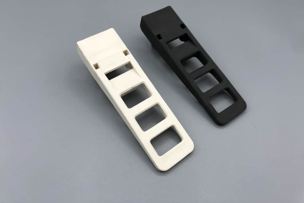 Aus alt mach neu: Links der abgenutzte Lattenspanner, rechts das neue Teil.