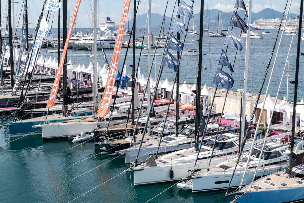 Programma completo. A Port Canto sono stati esposti yacht e catamarani a vela.