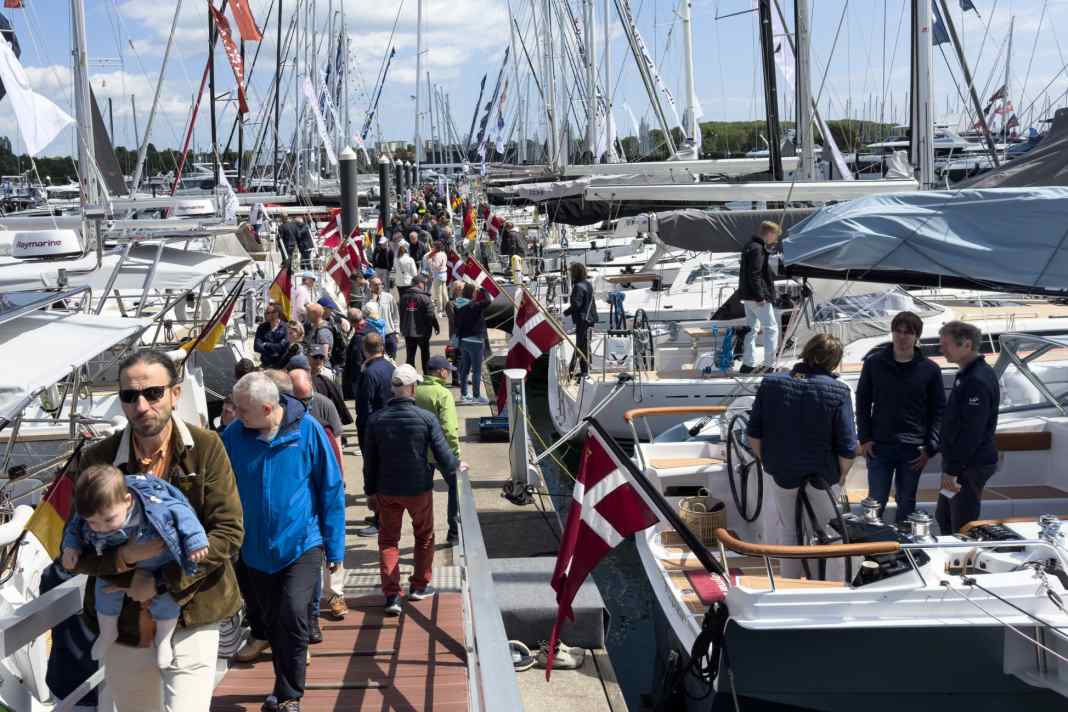 Around 170 exhibitors present their boats on the jetties of Ancora Marina, Germany's largest in-water trade fair.