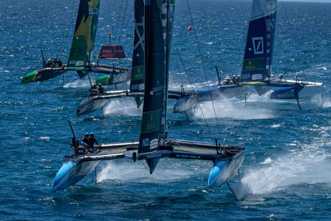 Neuseelands Black Foils rasen vorn, Team Germany ist unter den Jägern.