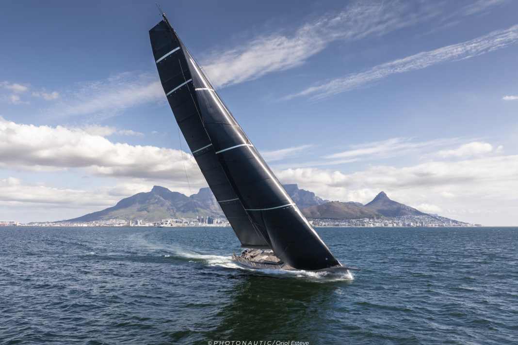 The 35-metre carbon slipper "Kalantis" on the wind in Table Bay off Cape Town.