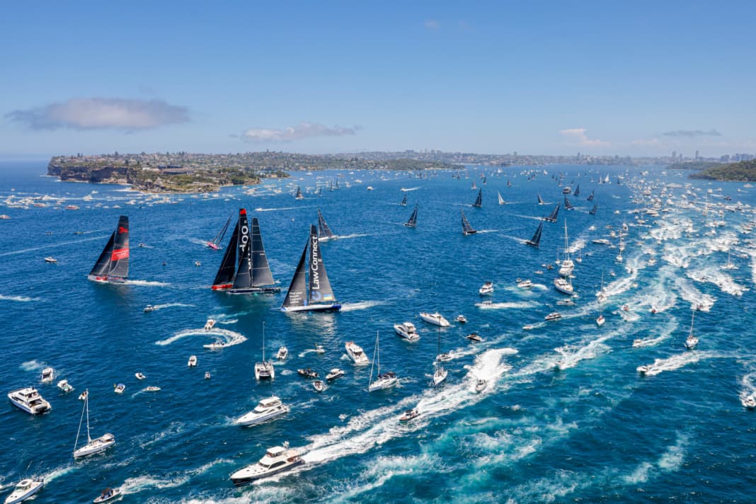 Tipica scena di partenza della Rolex Sydney Hobart Race, che tradizionalmente parte il giorno di Santo Stefano (il secondo giorno di Natale).