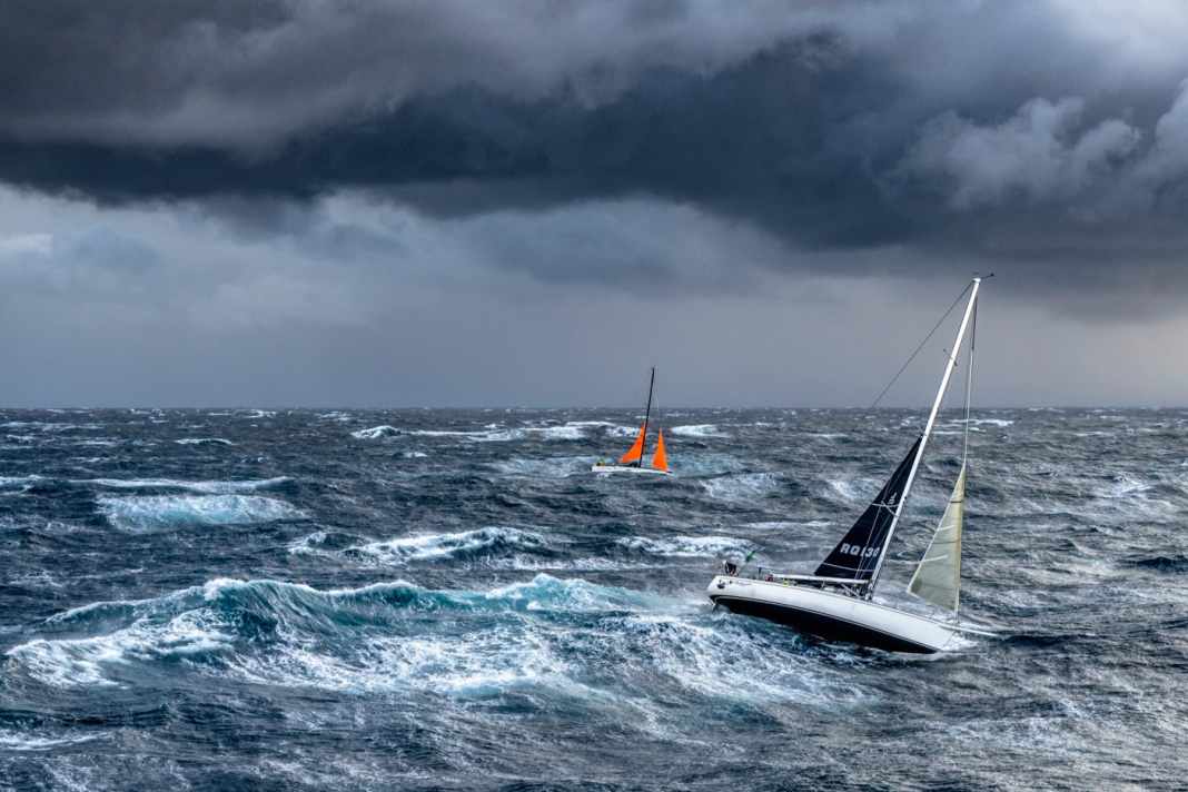 A simboleggiare la situazione di costruttori di barche e chandler: yacht con mare grosso, qui alla 78esima Rolex Sydney Hobart Yacht Race