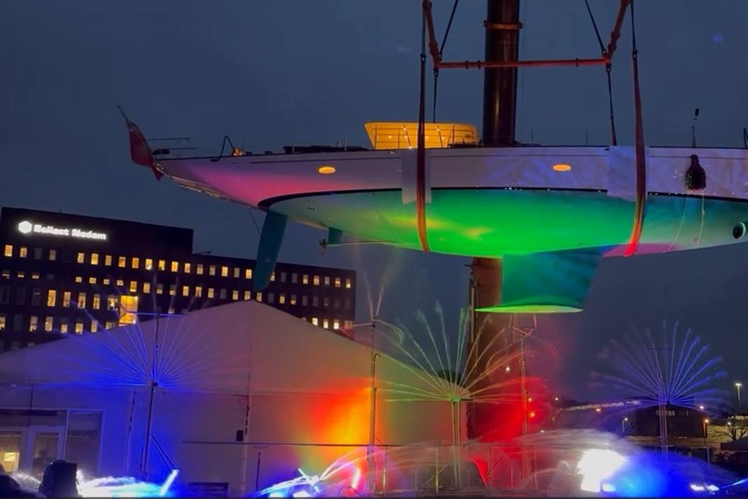 Die Truly Classic 90 „Joal“ wurde im niederländischen Utrecht vor der eigens errichteten Pop-up-Werft Shipborn gewassert.