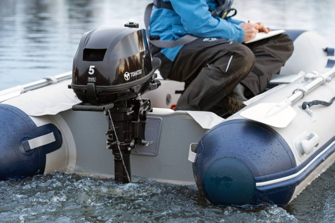 The Tohatsu MFS5DD on the test dinghy