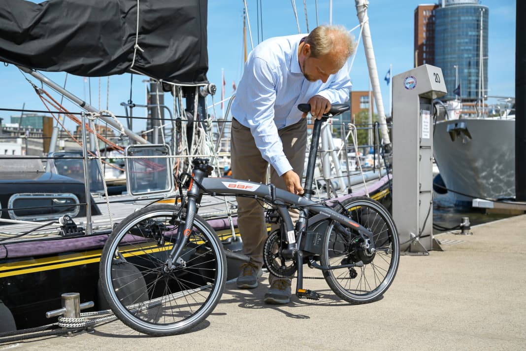 Nous avons testé différents vélos pliants pour l'utilisation à bord. Ils permettent d'être plus indépendant et les vélos personnels sont souvent plus confortables que ceux de location.