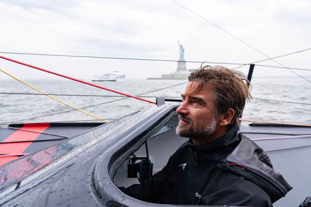Boris Herrmann heading for the starting line in "Malizia 4".