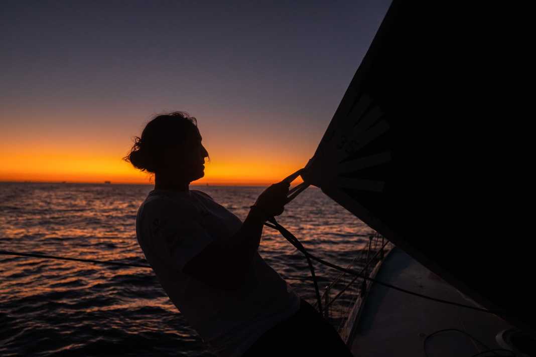 Justine Mettraux bei der Arbeit auf "Malizia – Seaexplorer".
