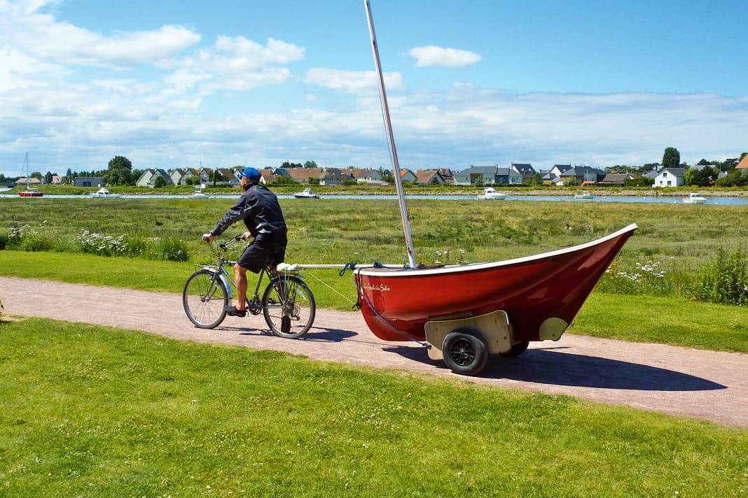 In bicicletta e in barca fino al mare: il mini veicolo pesa solo 65 chilogrammi ed è lungo solo 2,70 metri