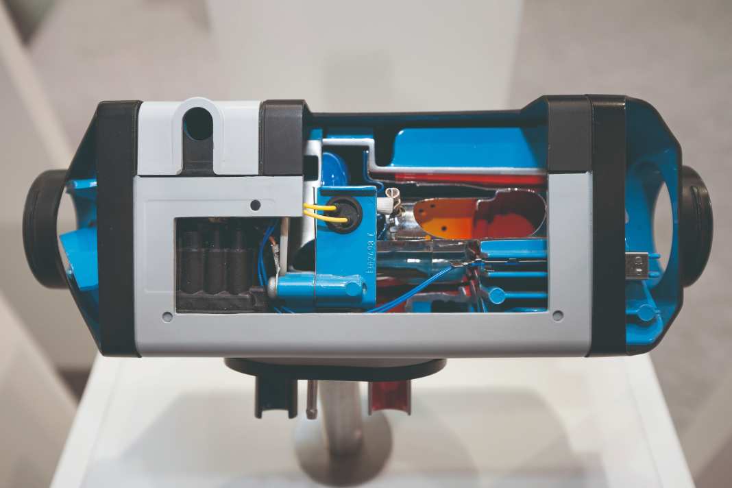 Schnittmodell einer Diesel-Warmluft-Heizung von Webasto.