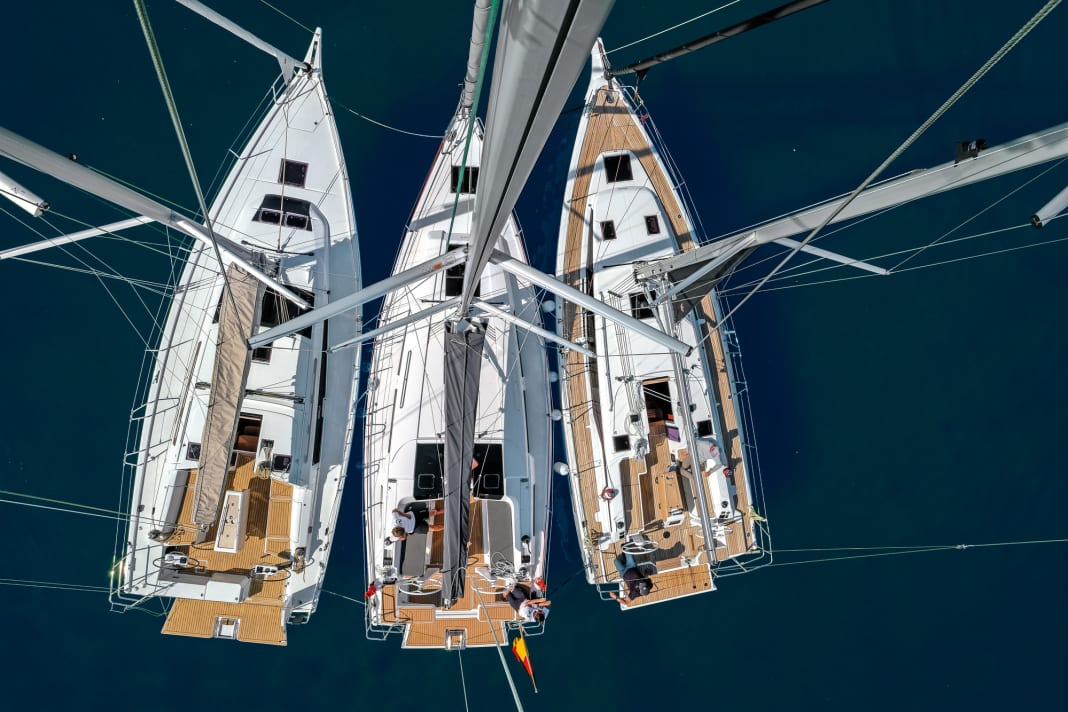Fülliges Trio. Der Blick aus der Vogelperspektive macht die Dimensionen der Vergleichsboote deutlich. Wie nutzen die Werften das aus?