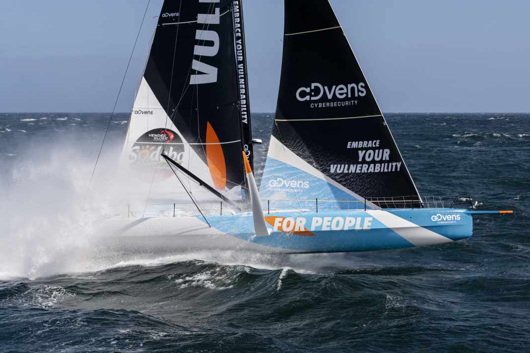 Thomas Ruyant en tête du jour au lendemain sur son "Vulnerable".