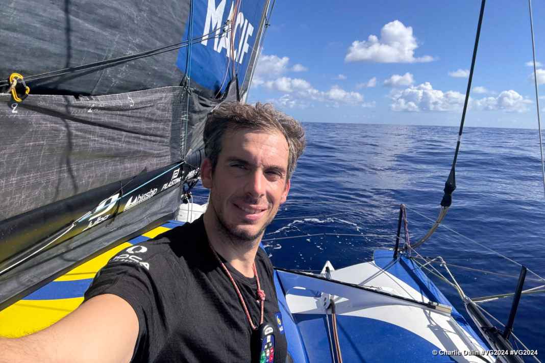 Le favori Charlie Dalin dans un poker atlantique mou.