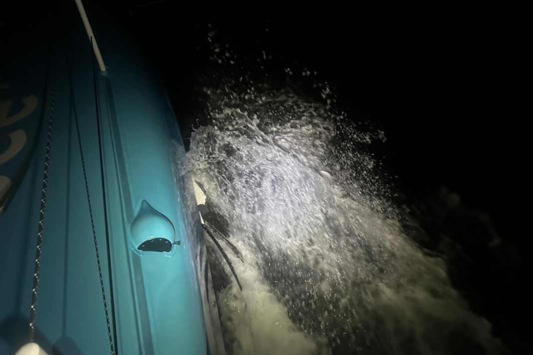 The broken starboard foil on Sébastien Simon's "Groupe Dubreuil".