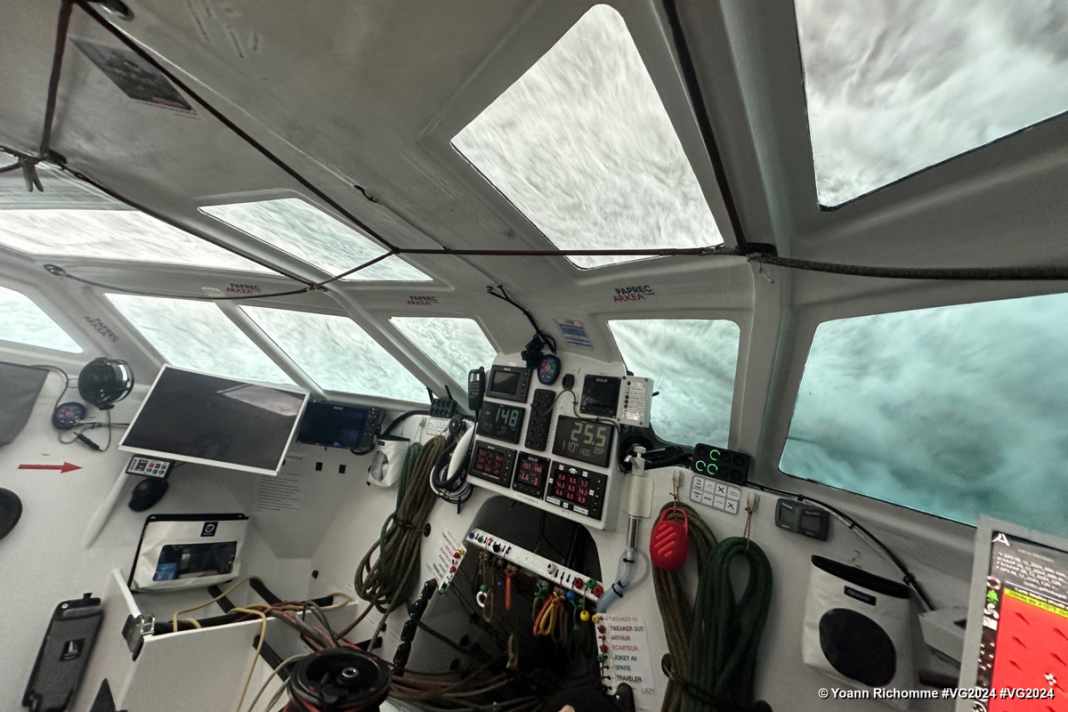 Yoann Richommes "Paprec Arkéa" im Kampf mit den Element.