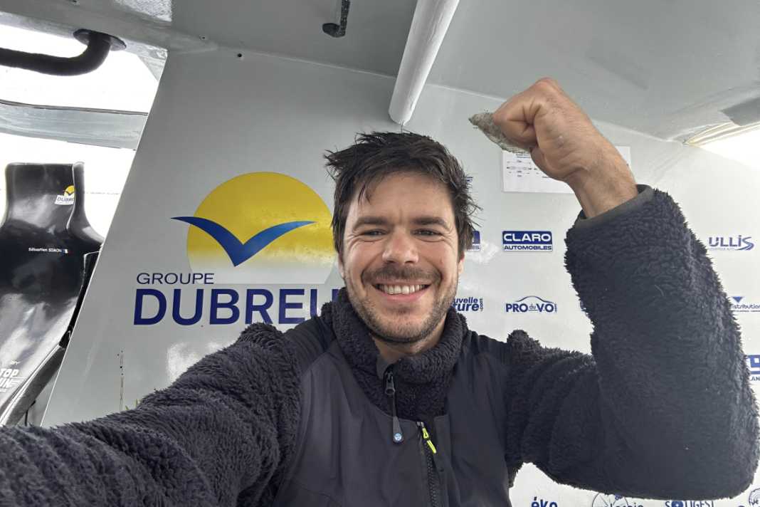 Overnight leader: "Groupe Dubreuil" skipper Sébastien Simon in luck.