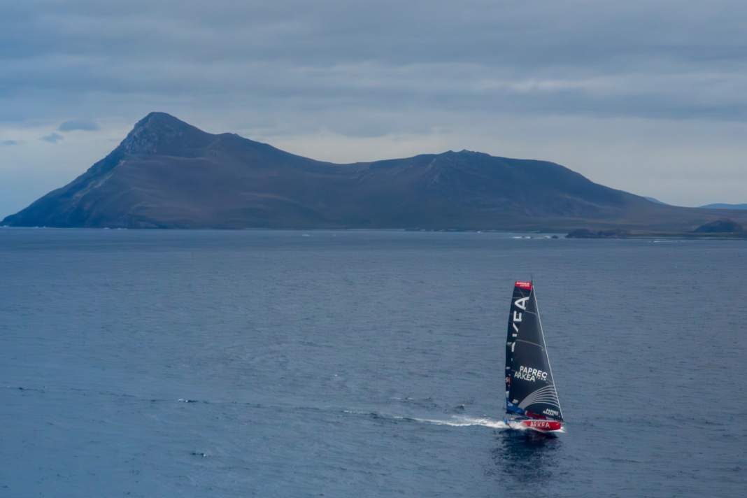 Yoann Richomme passe le Cap Horn avec "Paprec Arkéa" lors du 10e Vendée Globe en tant que premier skipper.