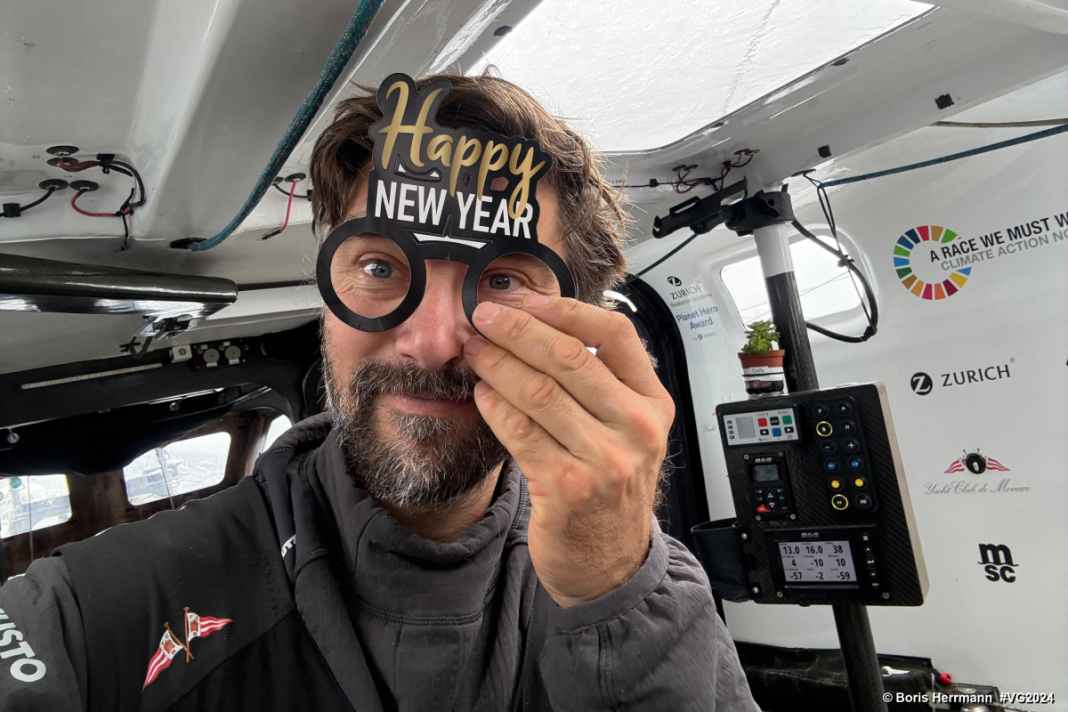 Boris Herrmann welcomes the New Year cheerfully in the South Atlantic.